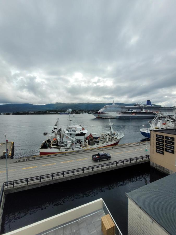 Single Elegant Room I Sentrum- Sea View Ålesund Εξωτερικό φωτογραφία