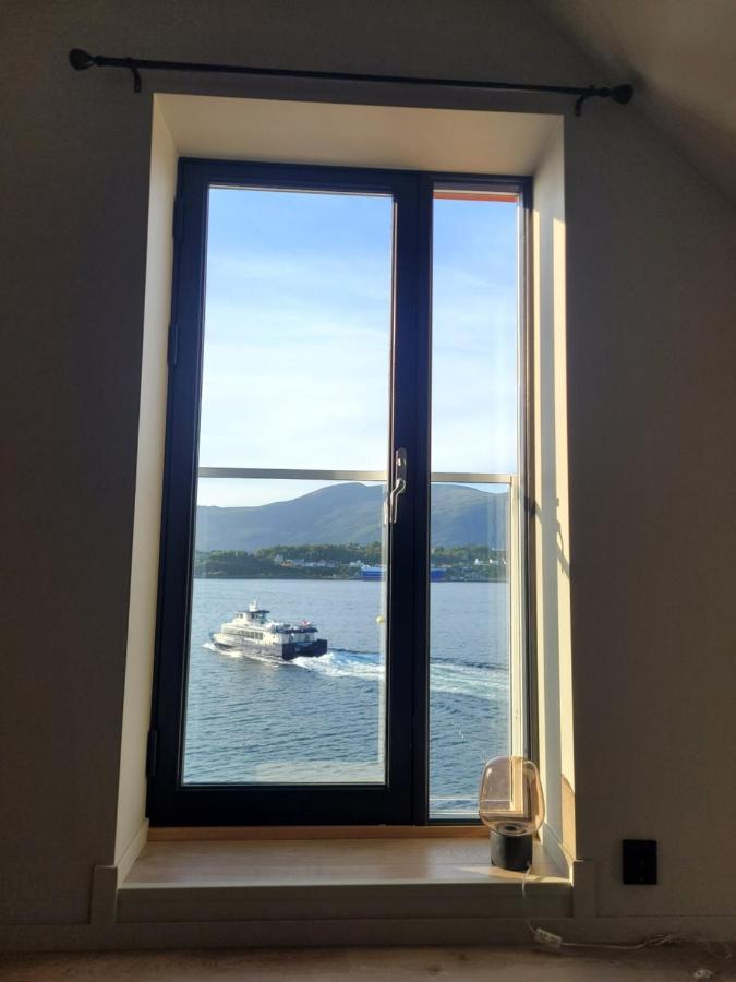Single Elegant Room I Sentrum- Sea View Ålesund Εξωτερικό φωτογραφία