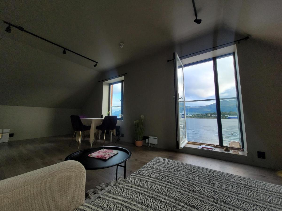 Single Elegant Room I Sentrum- Sea View Ålesund Εξωτερικό φωτογραφία